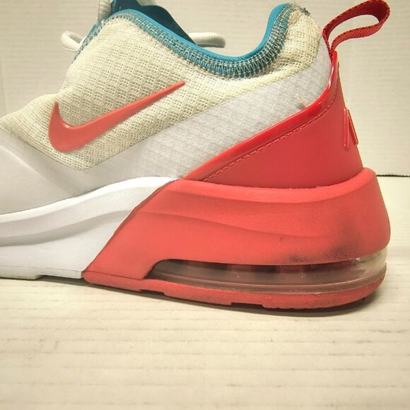 Nike Women's Air Max Motion 2 CW4285-100  Running Shoes Sneakers Size 8.5 - Picture 11 of 12